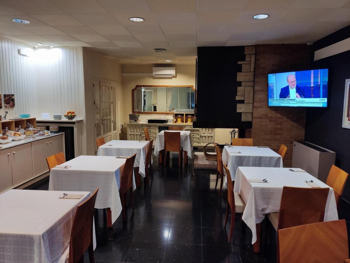 Puerta De Espana Hotel 3*
