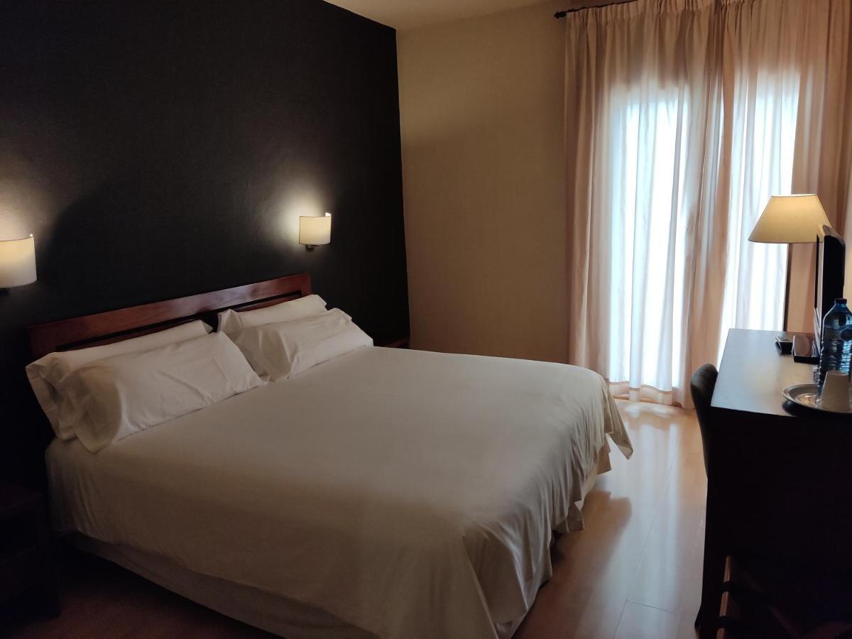 Puerta De Espana Hotel 3*