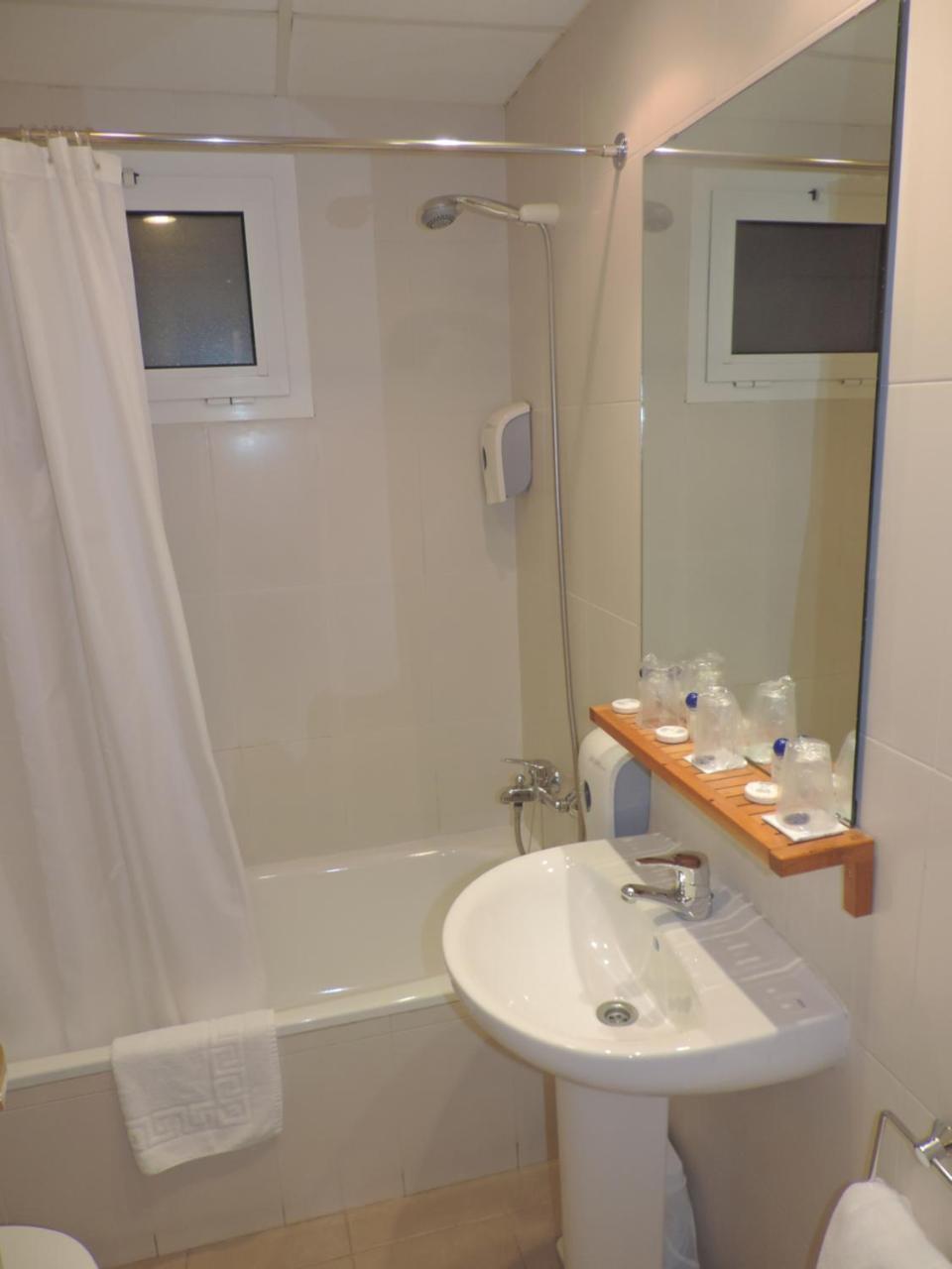 Hotel Puerta De Espana 3*