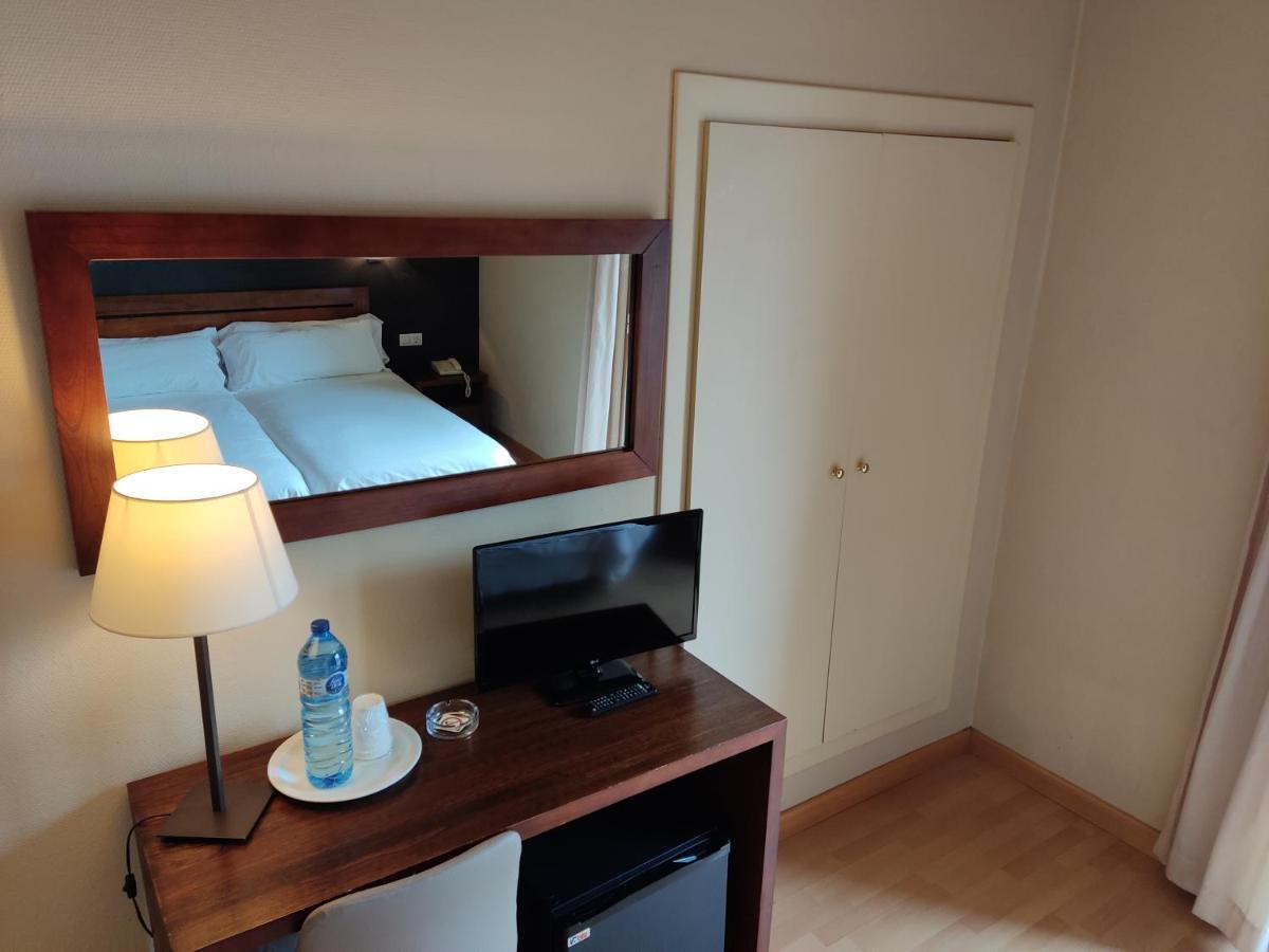 Hotel Puerta De Espana 3*